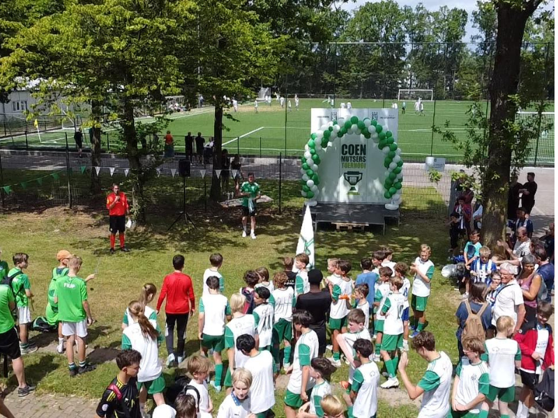 Groots opgezet Coen Mutsers Jeugdtoernooi een succes. Familie bedankt organisatie.